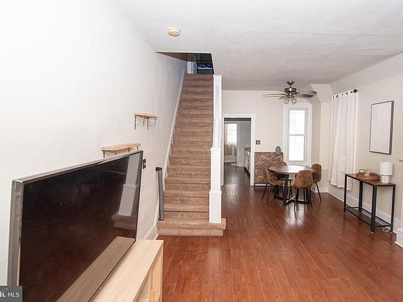 4th image of 327 Jefferson St