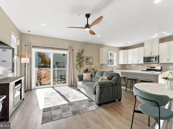 745 Platinum Dr, Phoenixville, PA 19460