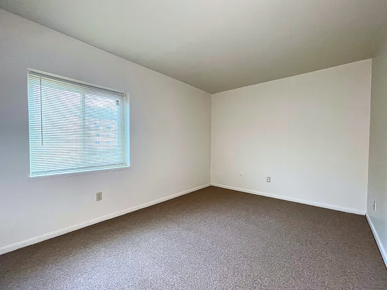 Oak Creek Apartments — Photo 13