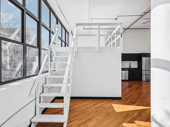 5th image of 2 Union St APT 1D