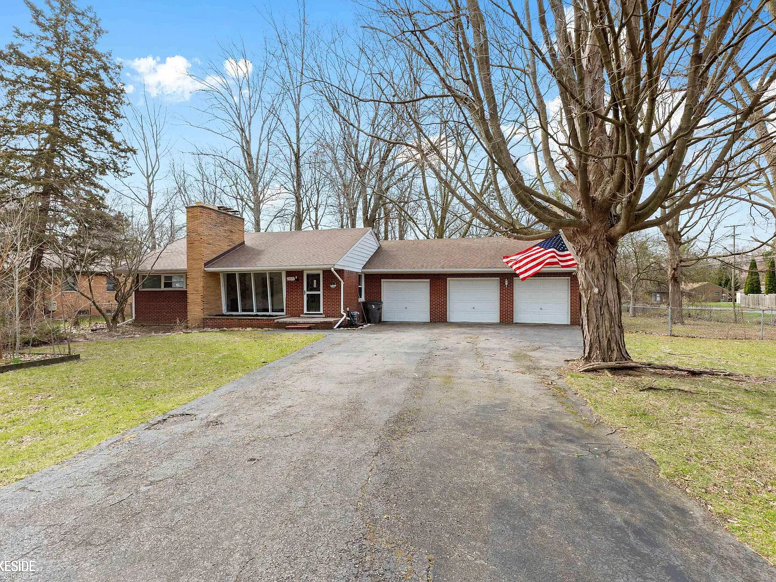 3 bed, 1.0 bath, 1096 sqft, $2,100 — Photo 3