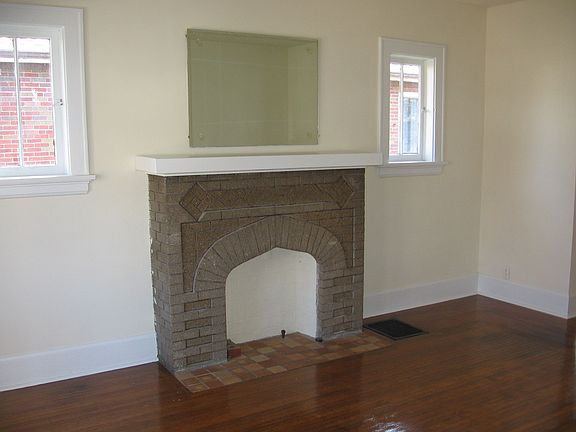 3rd image of 1835 Lawn Ave