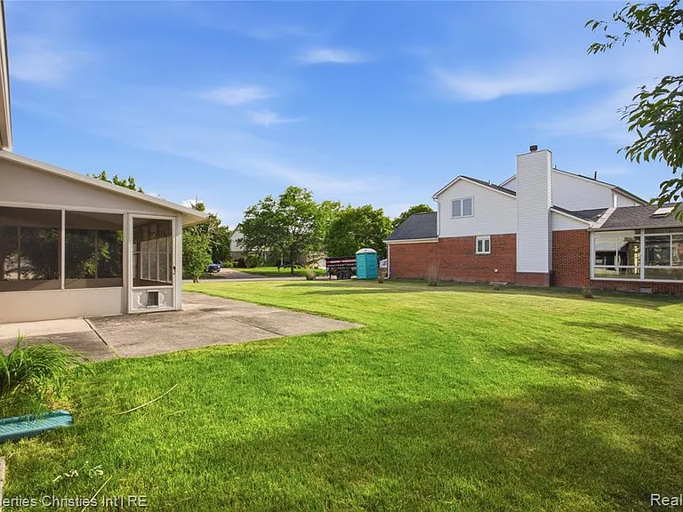 6474 Bedview Dr — Photo 40
