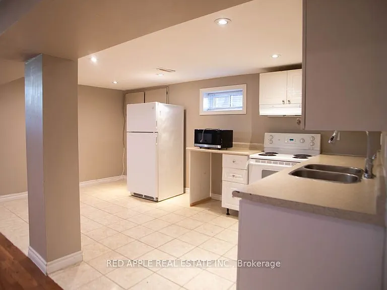 126 Longford Dr — Photo 7