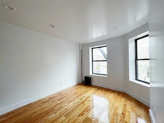 Rented by REAL New York | media 7