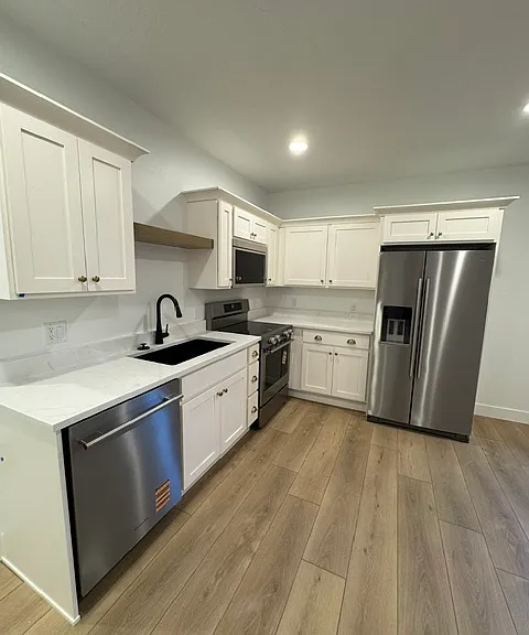144 W Birds Eye Ln — Photo 2