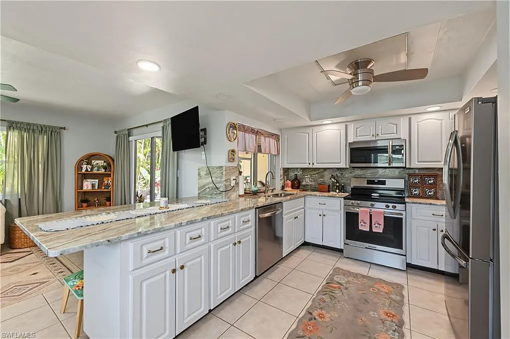 2 bed, 2.0 bath, 1684 sqft, $2,700 — Photo 2