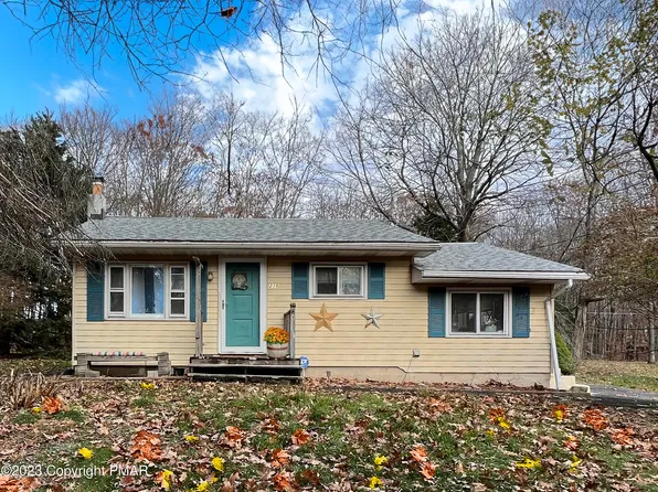 216 Sutton Pl, Pocono Summit, PA 18346