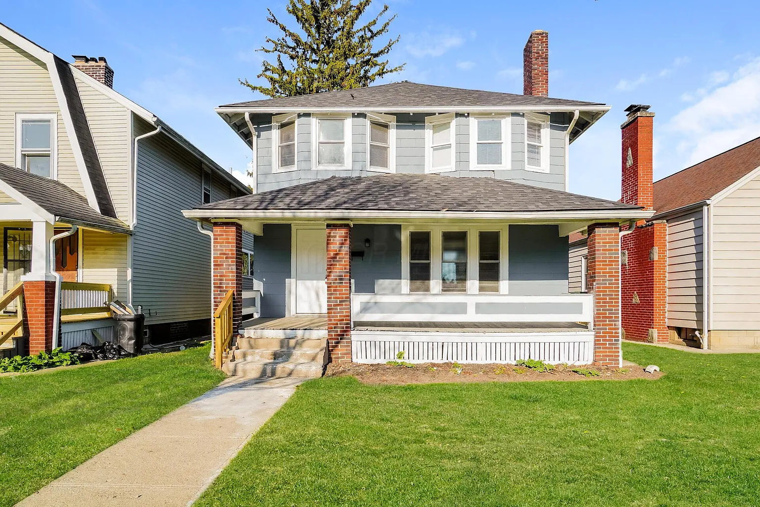589 Larcomb Ave photo 1