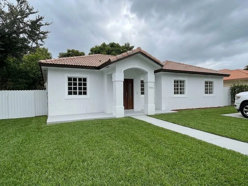3 bed, 2.0 bath, 1632 sqft, $4,500 — Photo 1