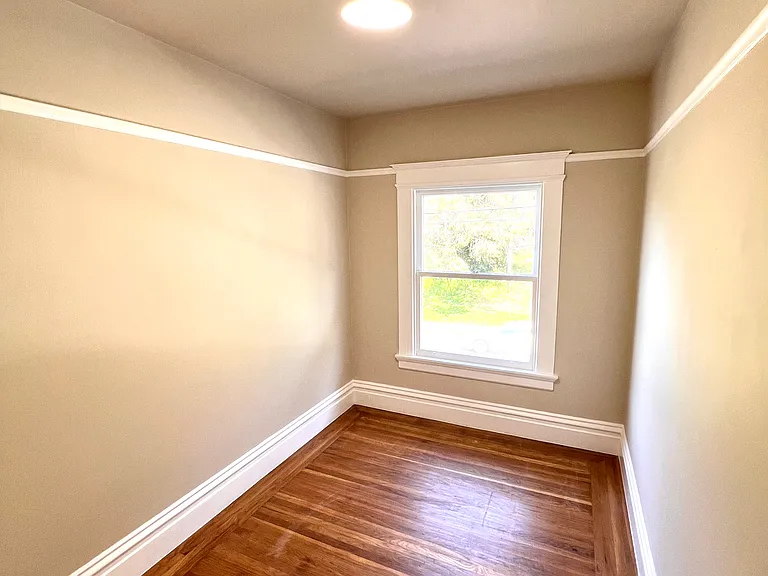 253 14th Ave — Photo 3