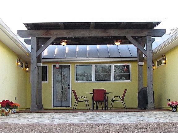 view of kitchen, courtyard