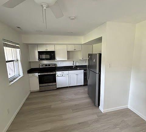 5th image of 17 Belfast Dr
