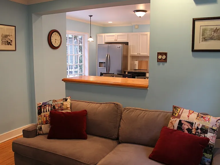 321 S Iseminger St — Photo 2