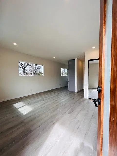 Studio, 300 sqft, $1,895 — Photo 3