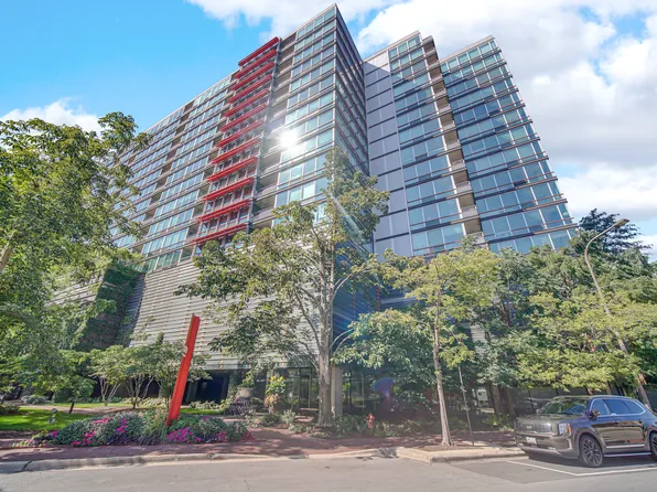 800 Elgin Rd APT 1210, Evanston, IL 60201