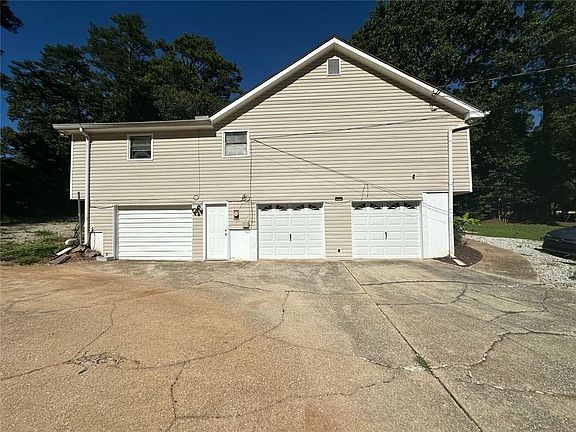 3rd image of 756 Post Road Way
