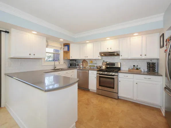 210 Marina Dr #18, Highlands, NJ 07732
