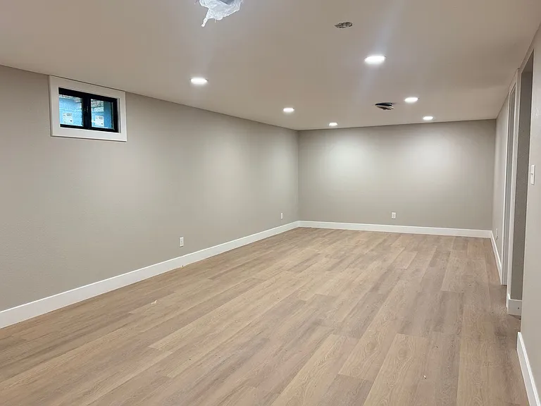 3033 Dickens Ave — Photo 12