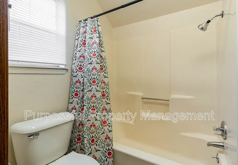 216 N Fretz Ave — Photo 23