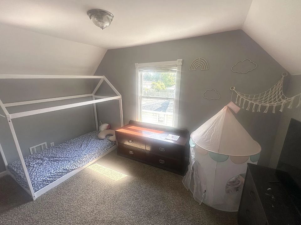 2nd image of 1728 1/2 S Bell St #B