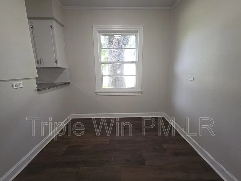 318 W Bell St — Photo 15