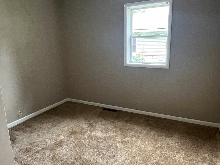 54184 Independence St — Photo 6