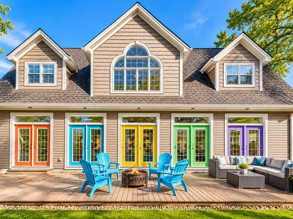 28 Centre St, Lambton Shores, ON N0M 1T0