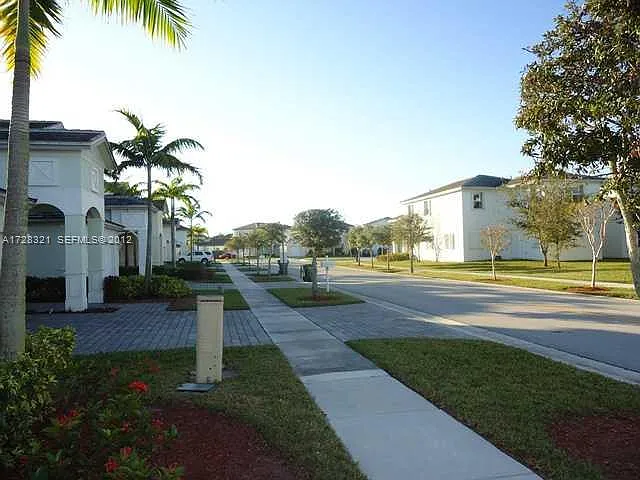 3 bed, 1665 sqft, $2,600 — Photo 2