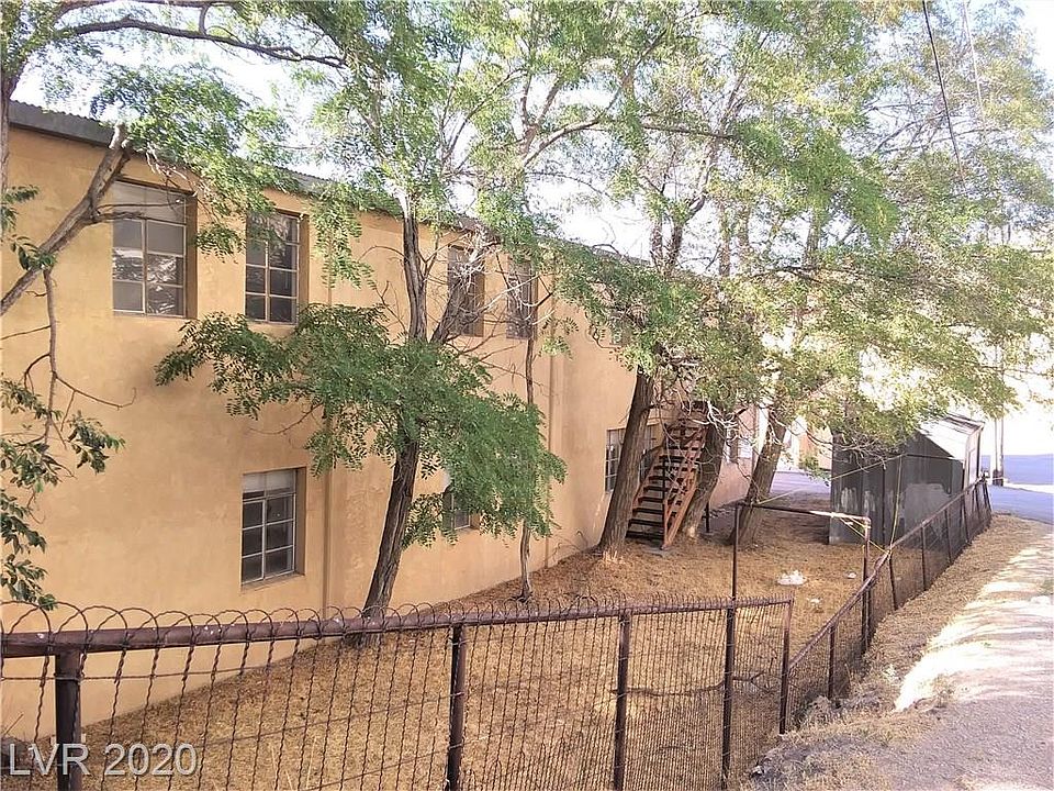 2nd image of 696 Meadow Valley St
