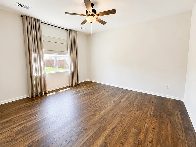 676 Hollyrose Cir — Photo 5