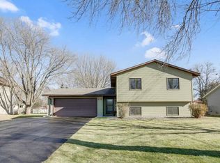 9544 Polaris Ln N, Maple Grove, MN 55369