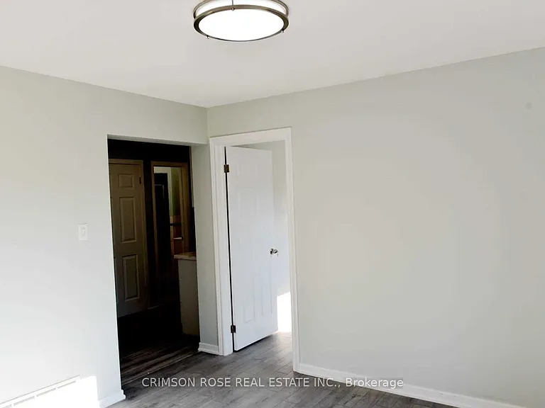 481 Fergo Ave #MAIN FLOOR — Photo 2