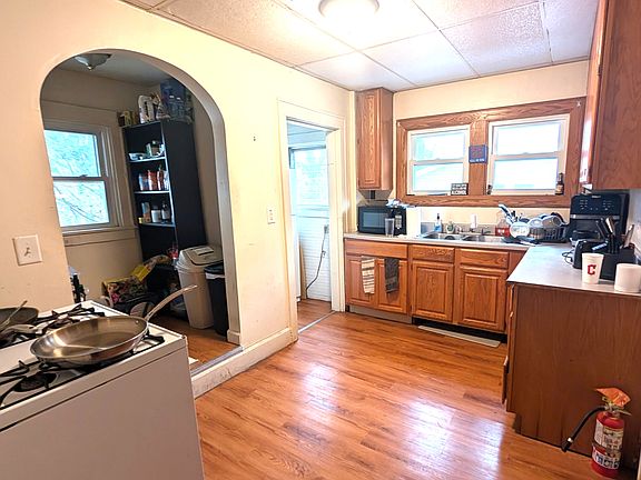 4th image of 624 Vine St