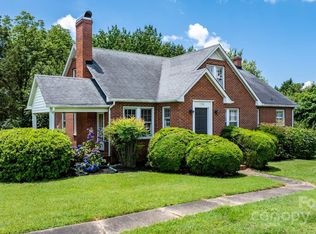 1520 21st Ave NE, Hickory, NC 28601