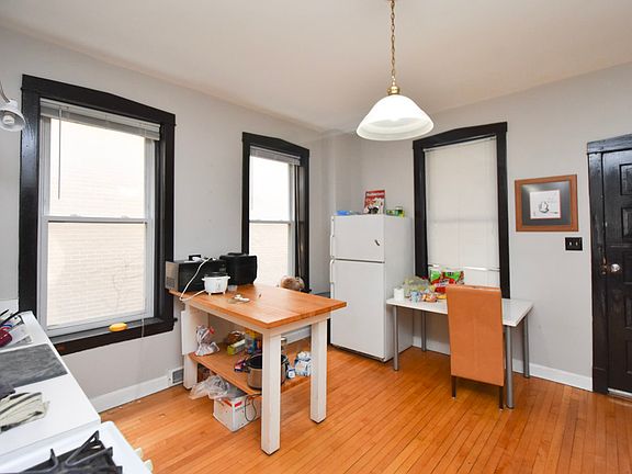 4th image of 2021 W Shakespeare Ave #F2