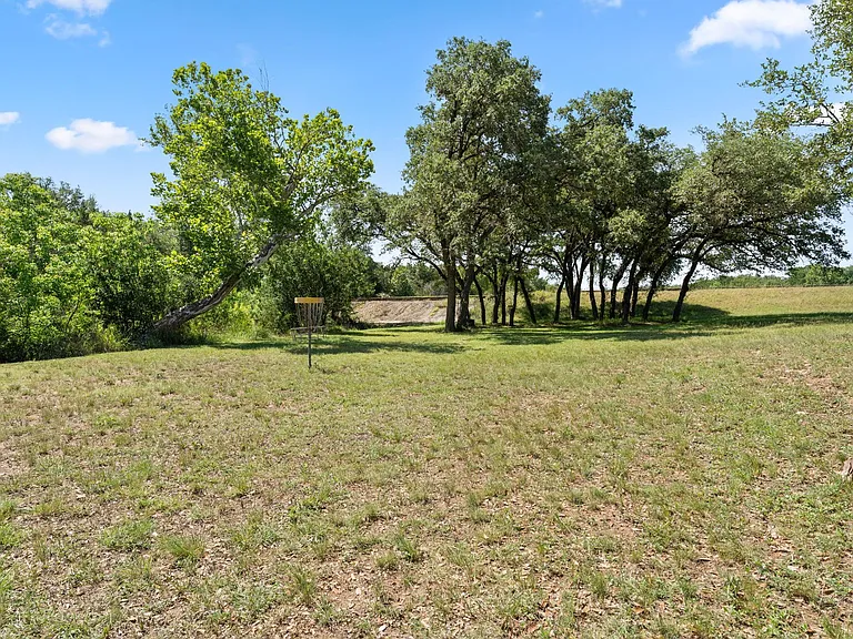 700 Rogart Dr — Photo 33