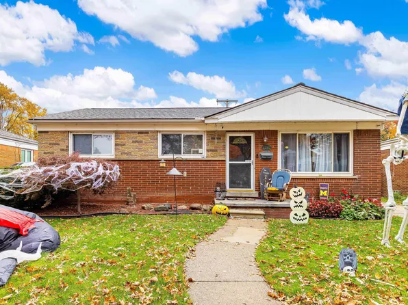 27112 Princeton St, Saint Clair Shores, MI 48081