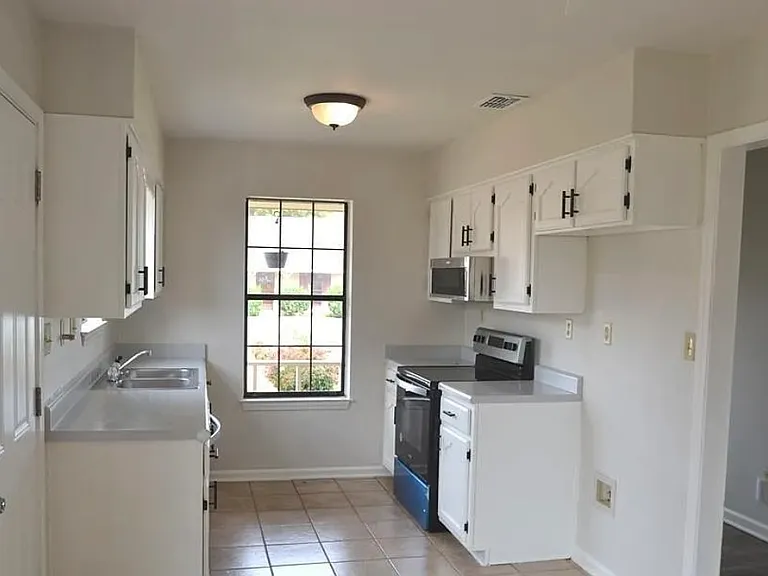 10087 Hyman Dr — Photo 4