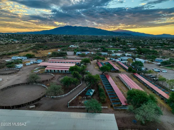 9525 E Graf Ln, Tucson, AZ 85730