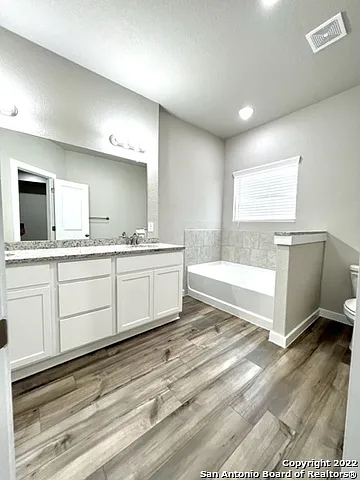 21518 James Charles — Photo 31