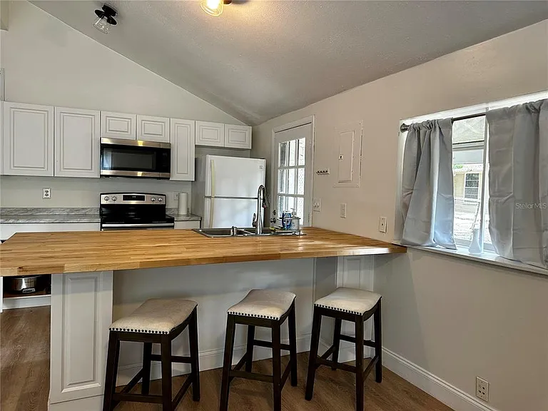 1222 E Crawford St #B — Photo 7