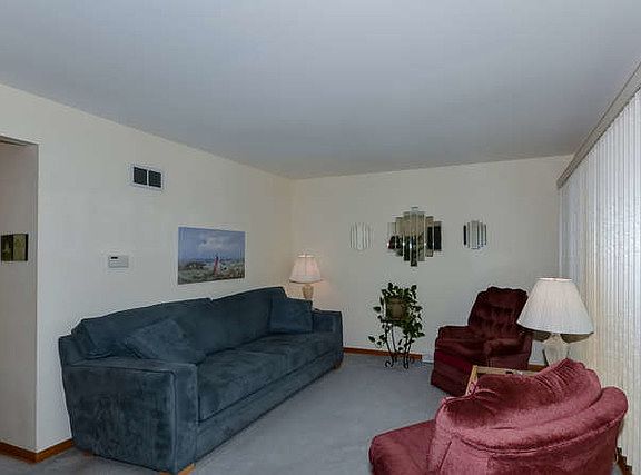 3rd image of 4441 N Keokuk Ave