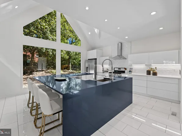 1108 Vassar Rd, Alexandria, VA 22314