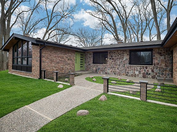 2nd image of 2580 Crestwood Ln