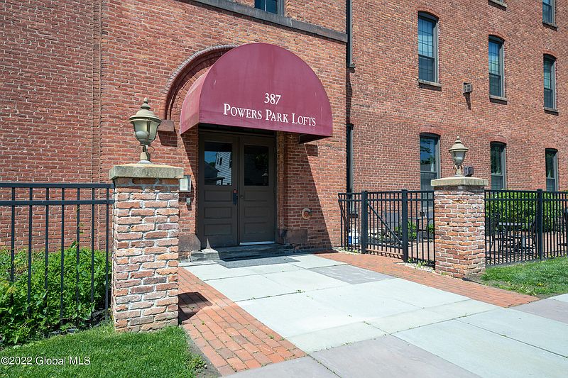 2nd image of 387 3rd Avenue APT 301