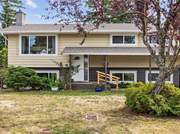 1925 Cougar Cres, Comox, BC V9M 2K4
