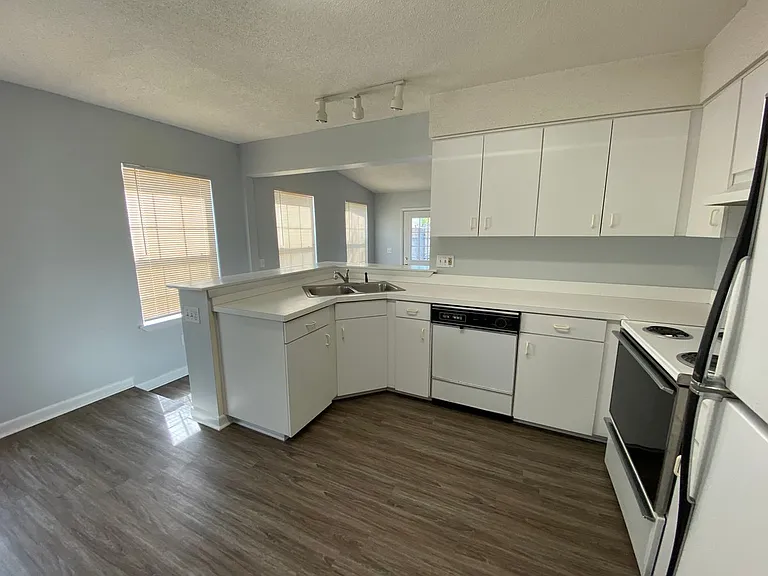 169 Wright Cir — Photo 7