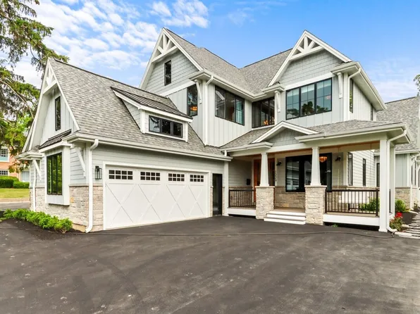 1229 W Main St, Lake Geneva, WI 53147