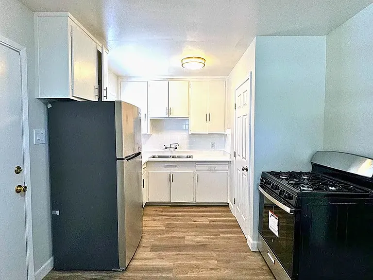 467 S Buena Vista Ave #11 — Photo 2